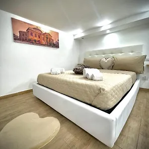 https://a-casa-di-ilary.palermohotels.org